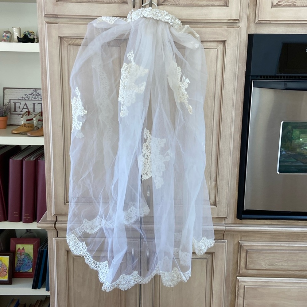 Elegant White Lace Hair Veil